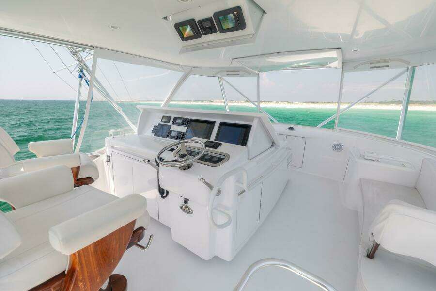 2008 Hatteras 60 Convertible  Helm 4