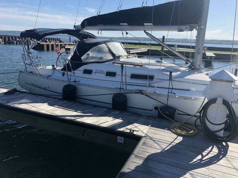 Chocolatero 33ft Beneteau Yacht For Sale