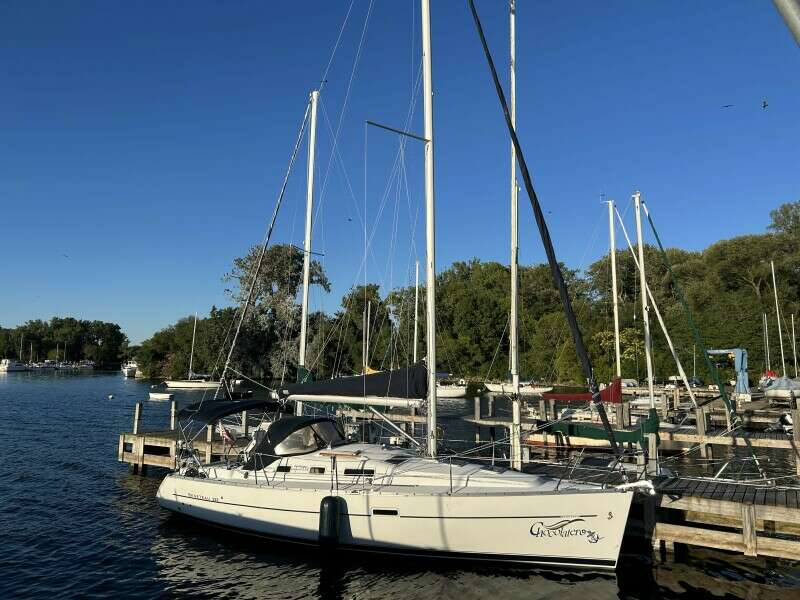 Chocolatero 33ft Beneteau Yacht For Sale