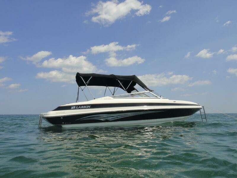 22ft Larson Yacht For Sale