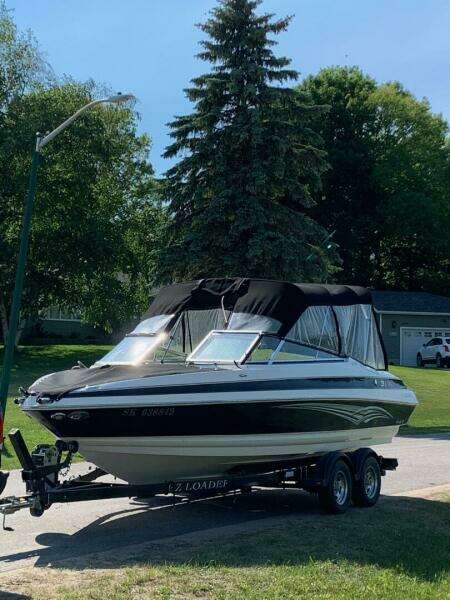 22ft Larson Yacht For Sale