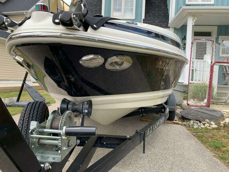 22ft Larson Yacht For Sale
