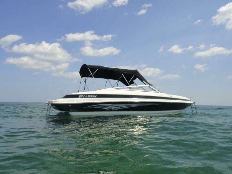 22ft Larson Yacht For Sale