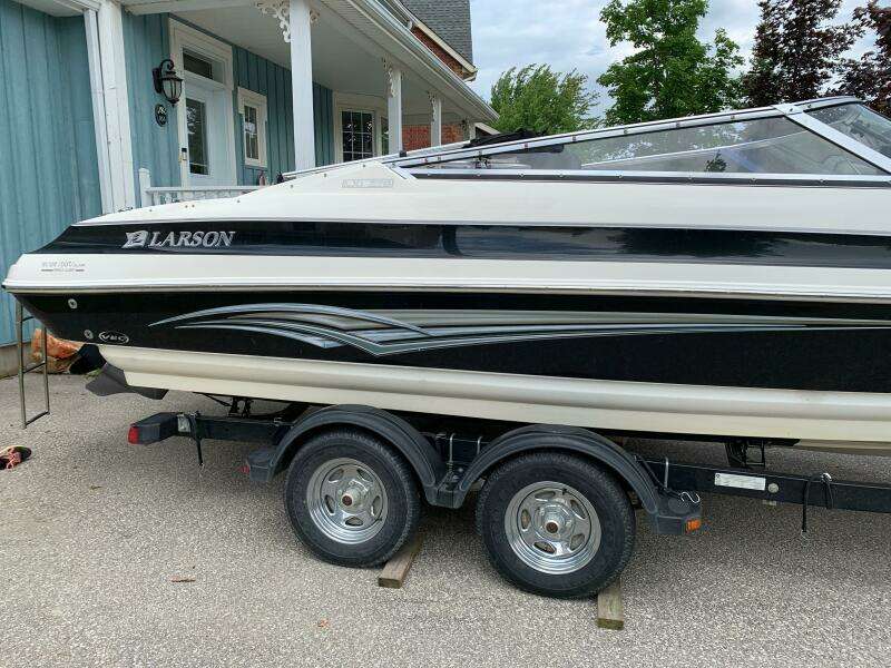 22ft Larson Yacht For Sale