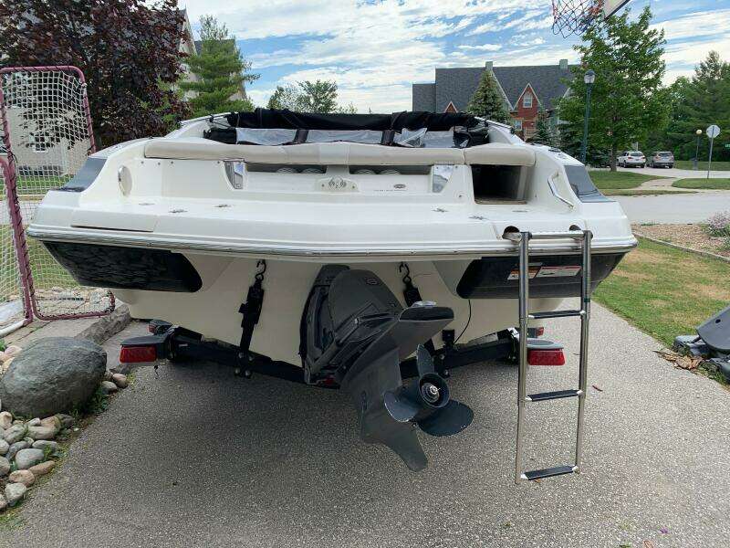 22ft Larson Yacht For Sale