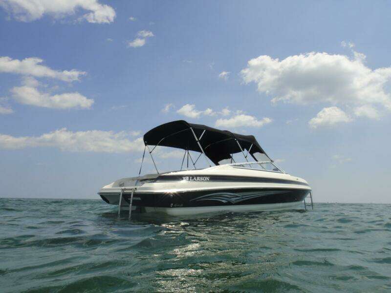 22ft Larson Yacht For Sale