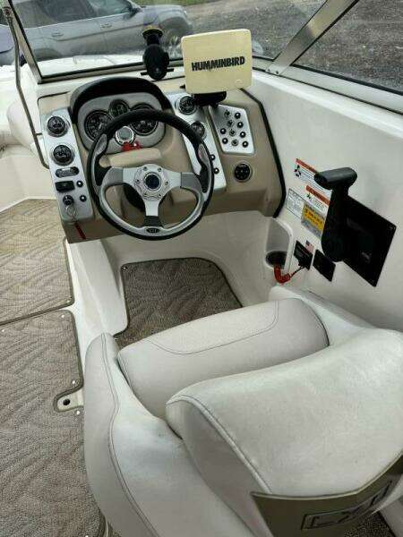 22ft Larson Yacht For Sale