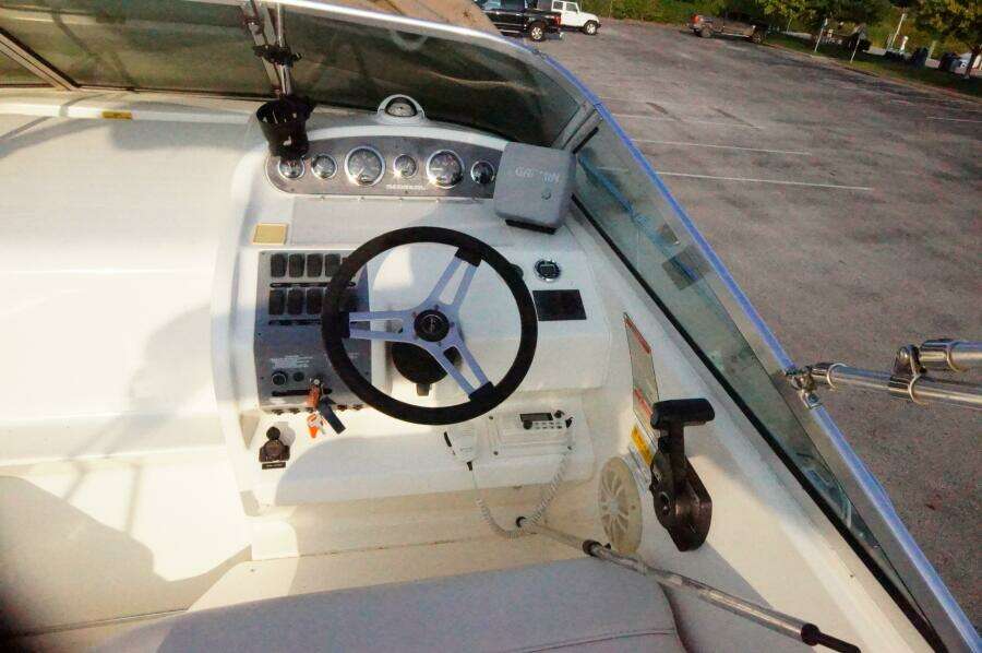 25ft Sea Ray Yacht For Sale