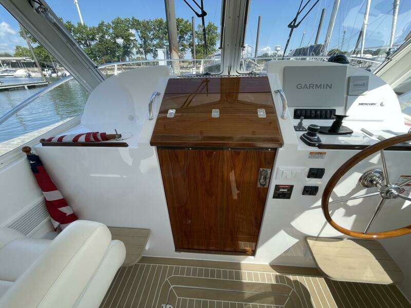 Eagle III 35ft MJM Yacht For Sale
