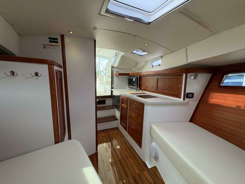 Eagle III 35ft MJM Yacht For Sale