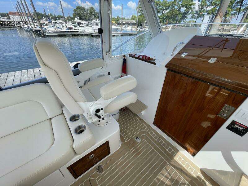 Eagle III 35ft MJM Yacht For Sale