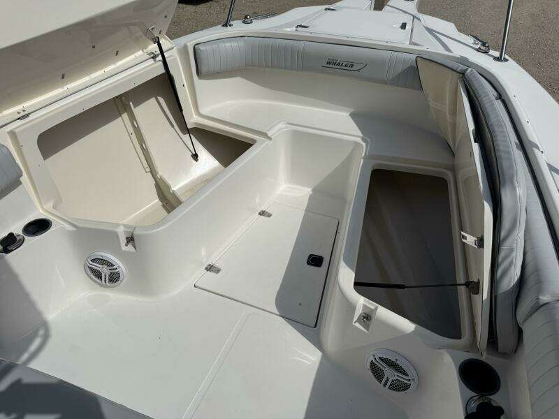 26ft Boston Whaler Yacht For Sale