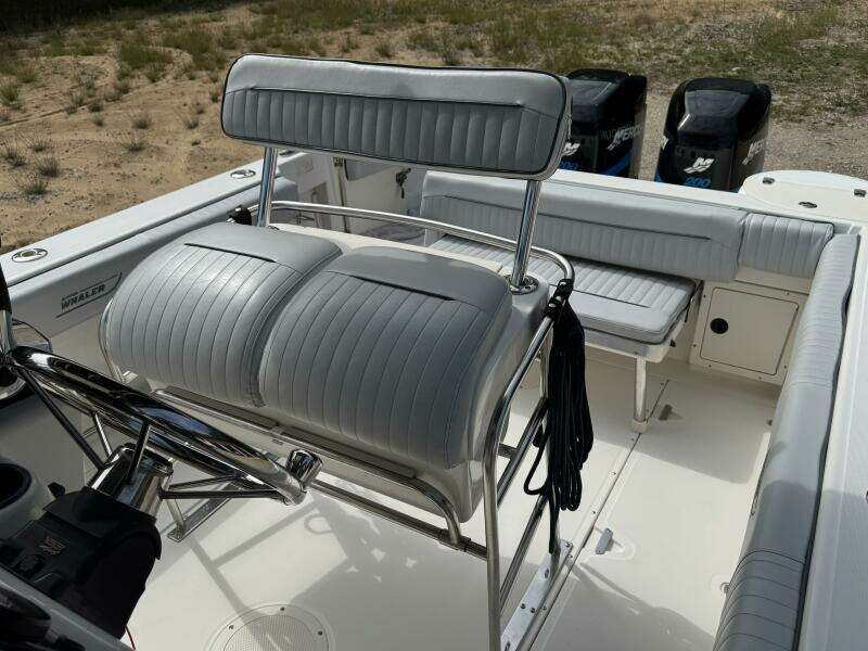 26ft Boston Whaler Yacht For Sale