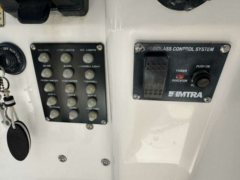 26ft Boston Whaler Yacht For Sale