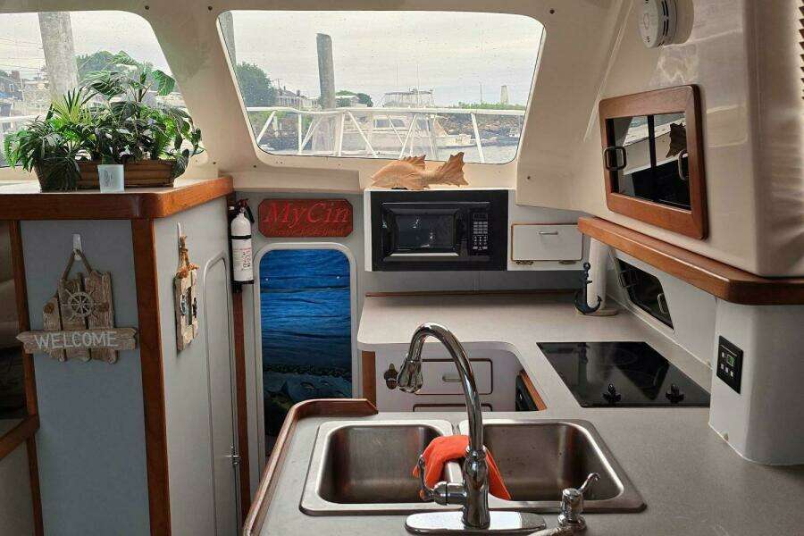 35ft Luhrs Yacht For Sale