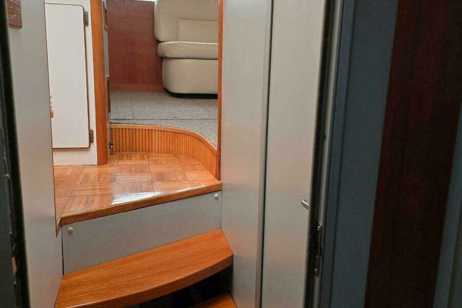 35ft Luhrs Yacht For Sale