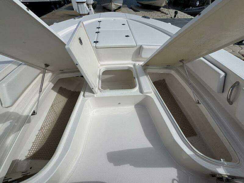 24ft Robalo Yacht For Sale