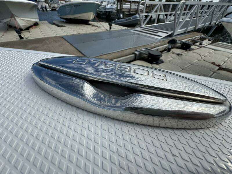 24ft Robalo Yacht For Sale
