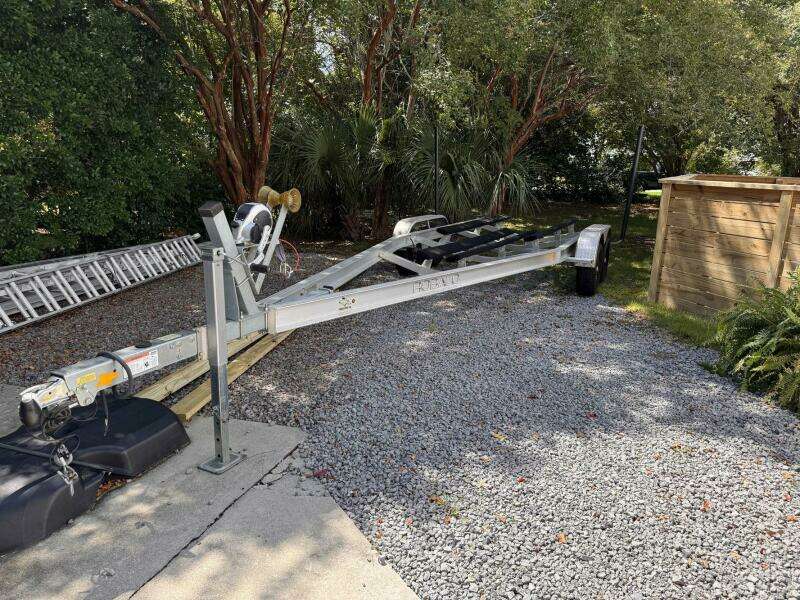 24ft Robalo Yacht For Sale