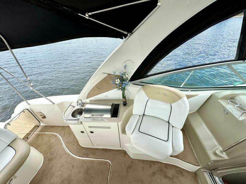 33ft Sea Ray Yacht For Sale