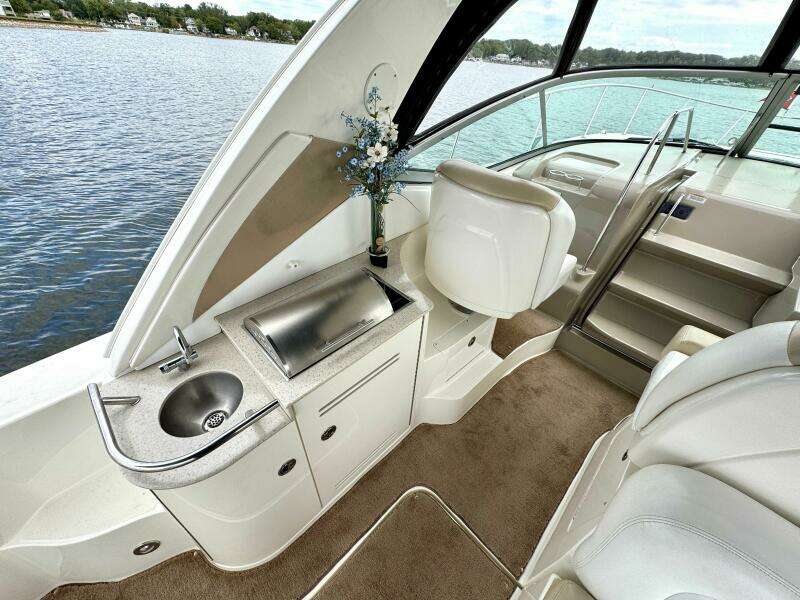 33ft Sea Ray Yacht For Sale