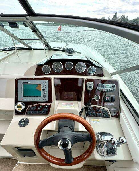 33ft Sea Ray Yacht For Sale