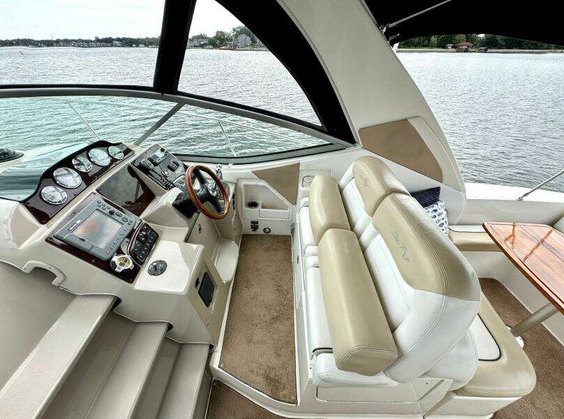 33ft Sea Ray Yacht For Sale