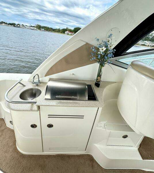 33ft Sea Ray Yacht For Sale