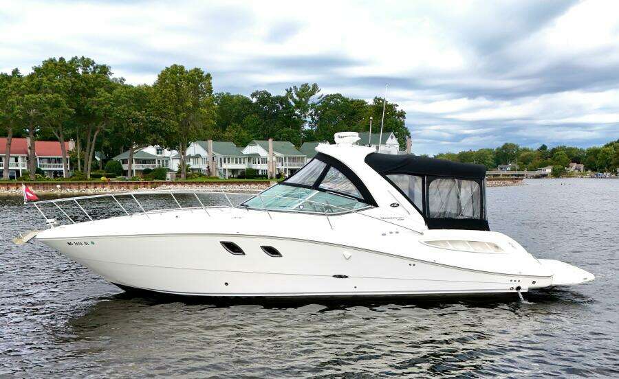 33ft Sea Ray Yacht For Sale