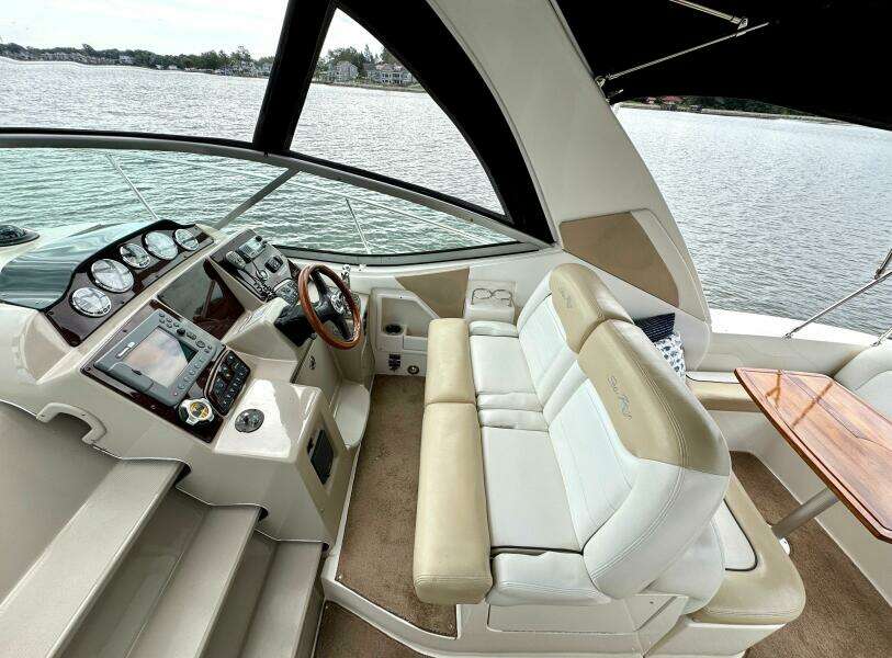 33ft Sea Ray Yacht For Sale