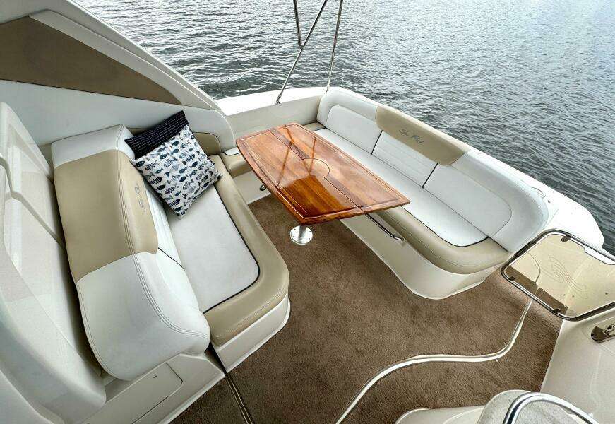 33ft Sea Ray Yacht For Sale