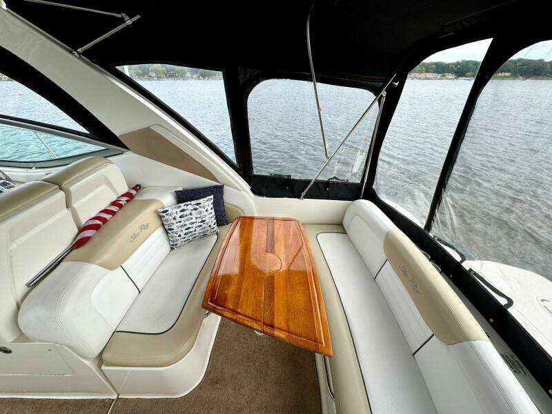 33ft Sea Ray Yacht For Sale