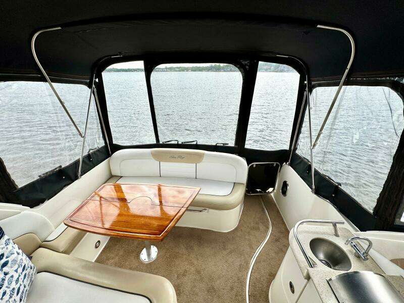 33ft Sea Ray Yacht For Sale