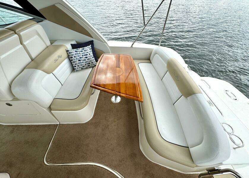 33ft Sea Ray Yacht For Sale