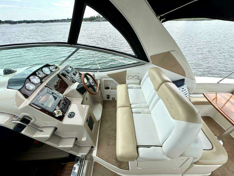 33ft Sea Ray Yacht For Sale