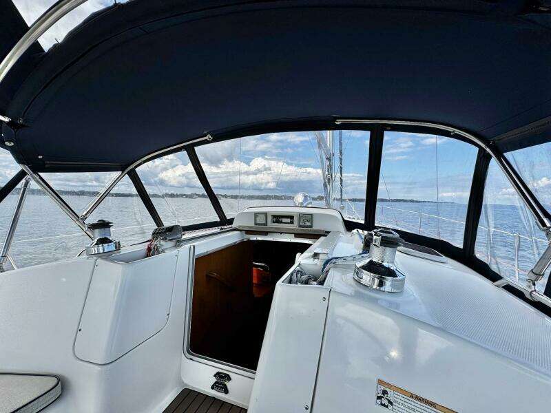 Vivez 38ft Hunter Yacht For Sale