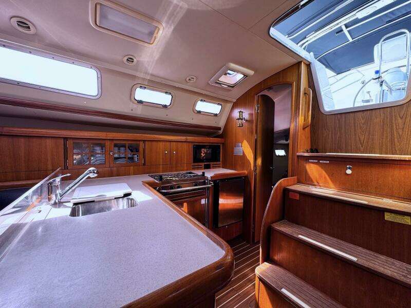 Vivez 38ft Hunter Yacht For Sale