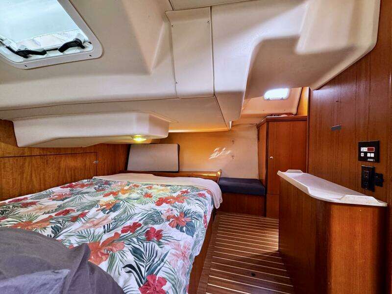Vivez 38ft Hunter Yacht For Sale