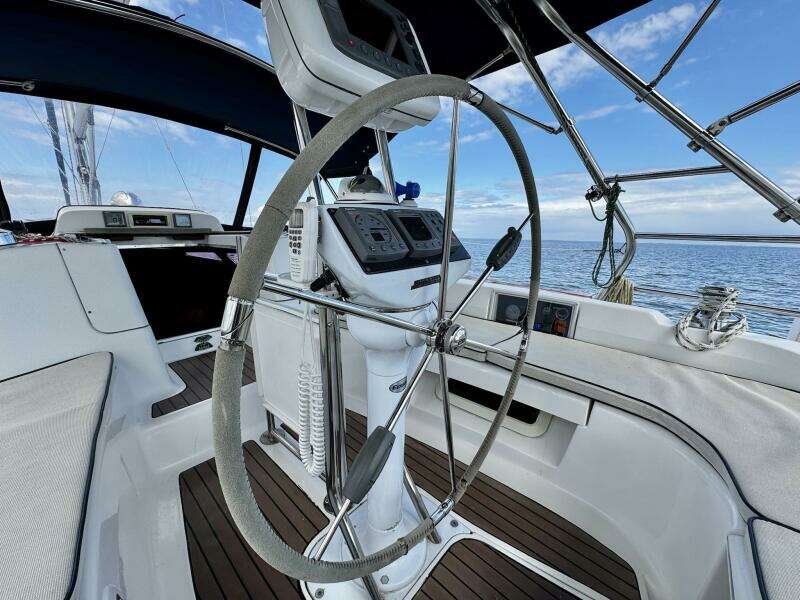 Vivez 38ft Hunter Yacht For Sale
