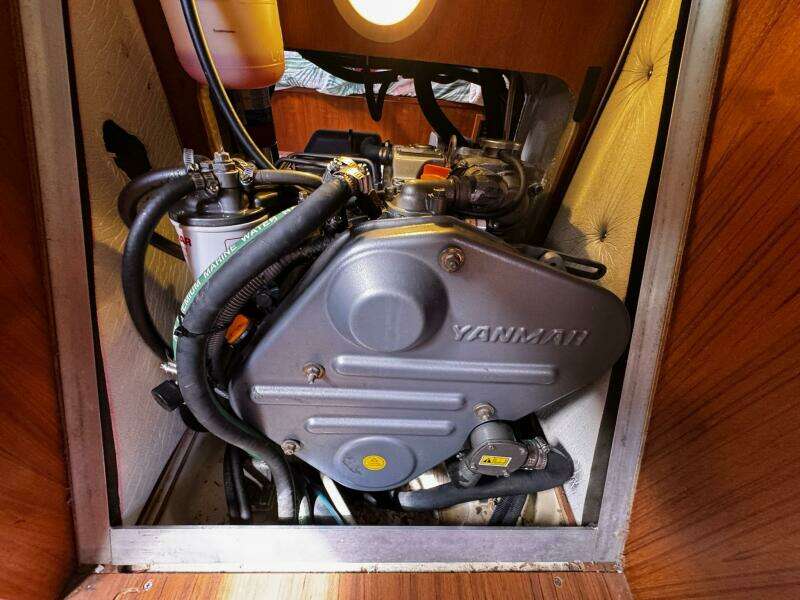 Vivez 38ft Hunter Yacht For Sale