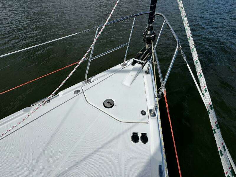 Vivez 38ft Hunter Yacht For Sale