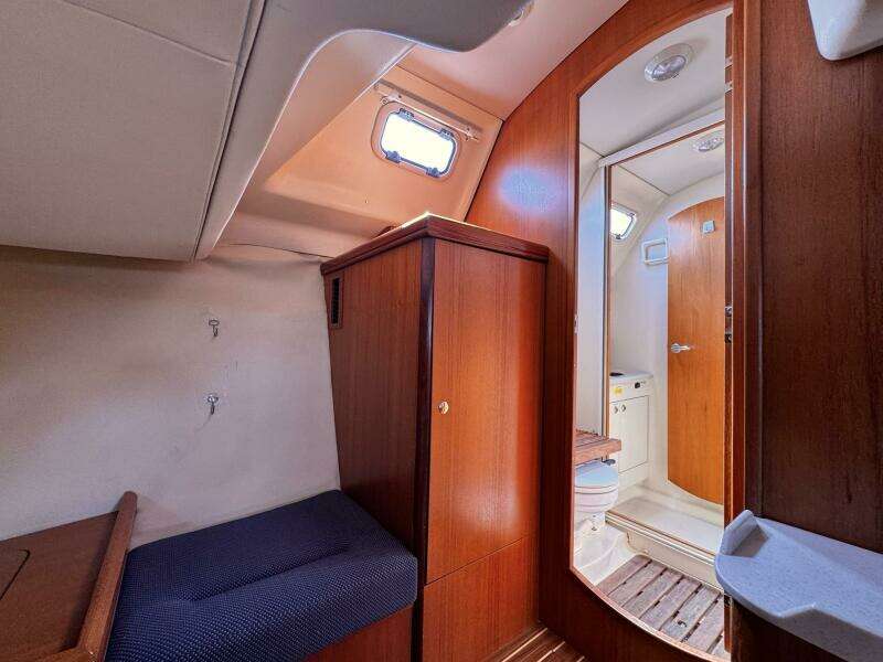 Vivez 38ft Hunter Yacht For Sale