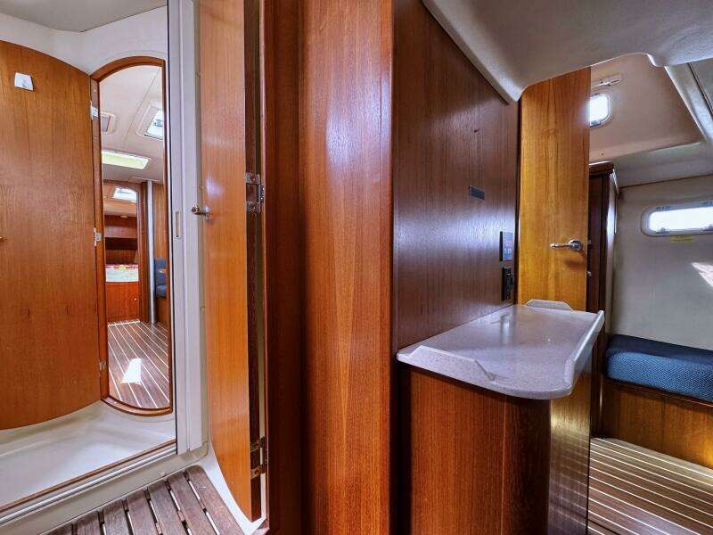 Vivez 38ft Hunter Yacht For Sale