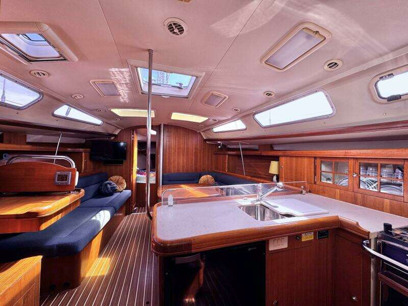 Vivez 38ft Hunter Yacht For Sale