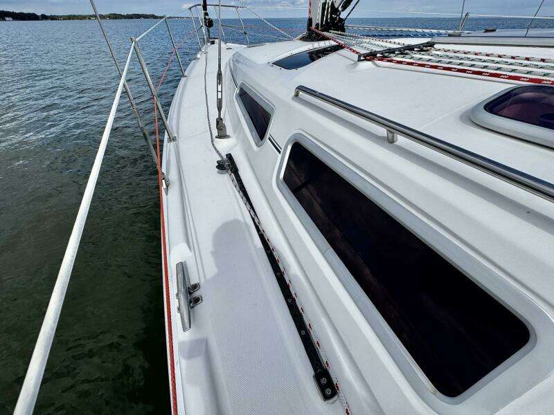 Vivez 38ft Hunter Yacht For Sale
