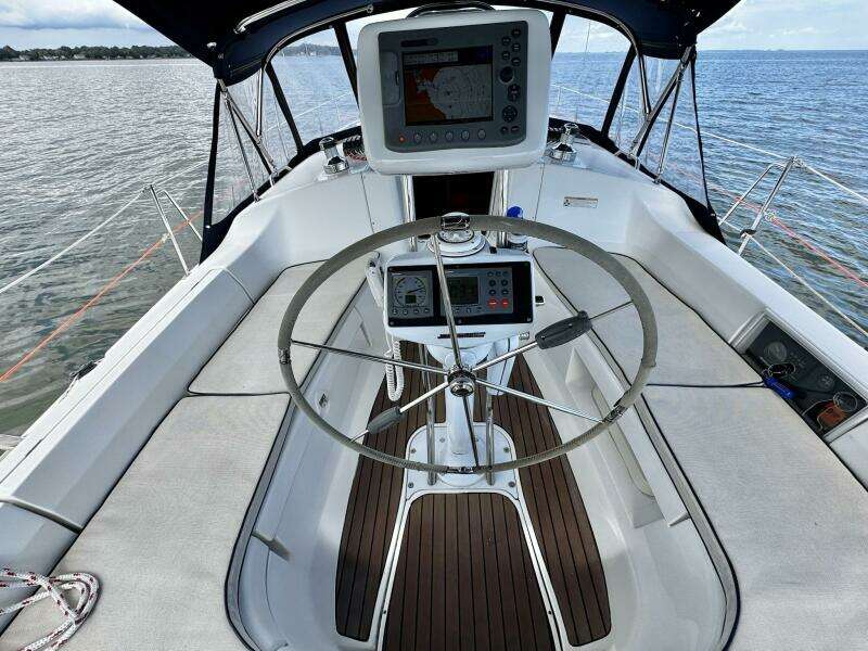 Vivez 38ft Hunter Yacht For Sale