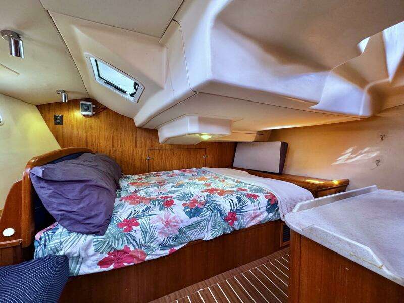 Vivez 38ft Hunter Yacht For Sale