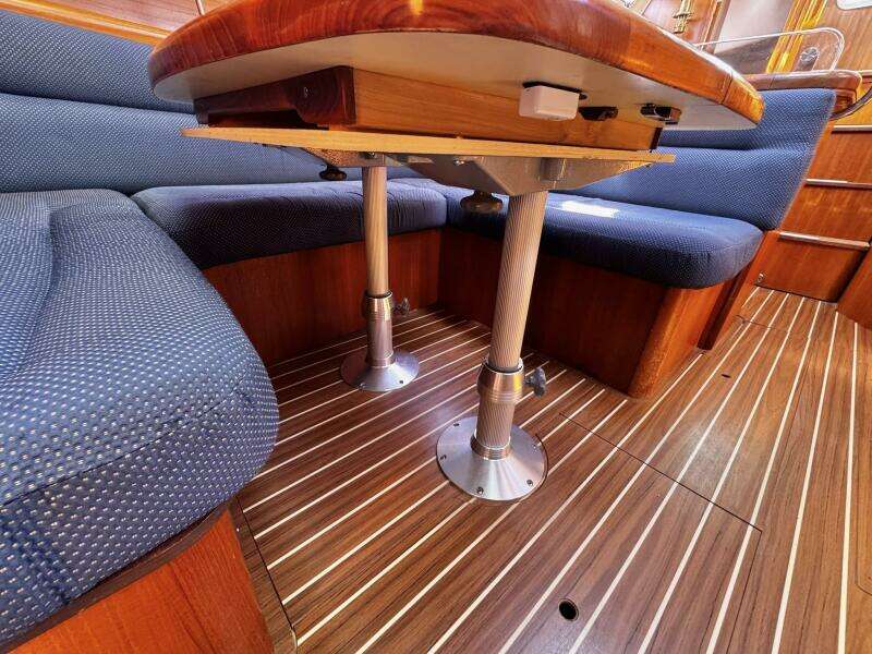 Vivez 38ft Hunter Yacht For Sale