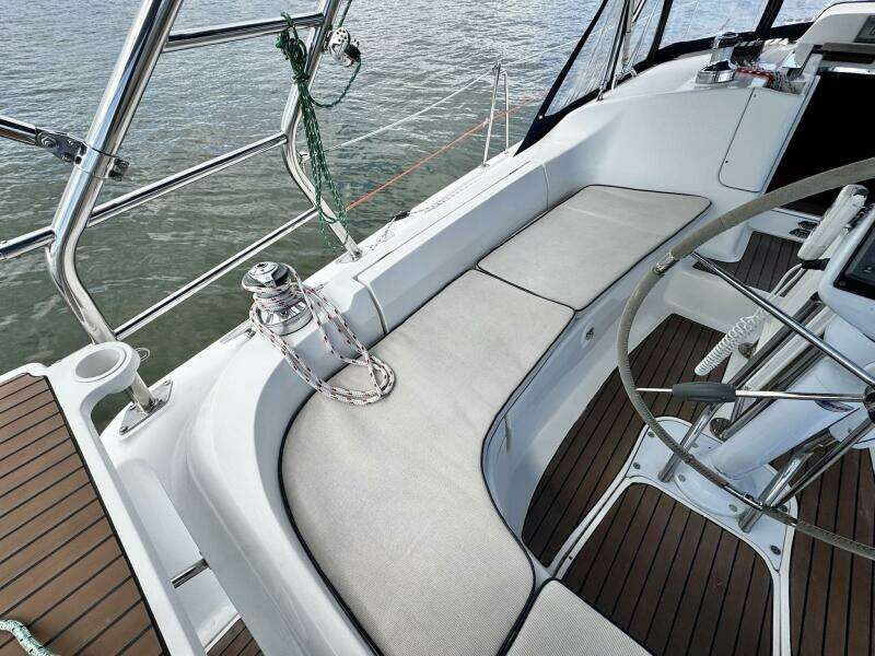 Vivez 38ft Hunter Yacht For Sale