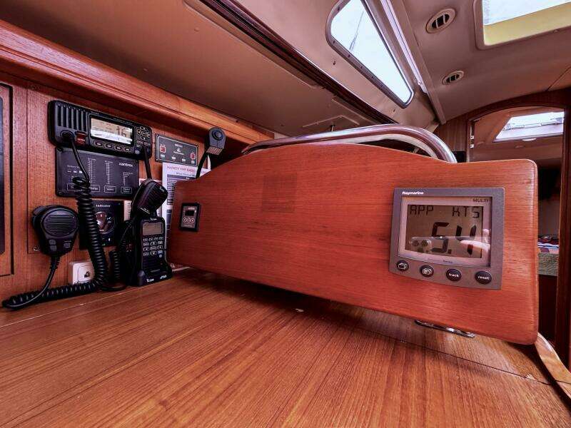 Vivez 38ft Hunter Yacht For Sale